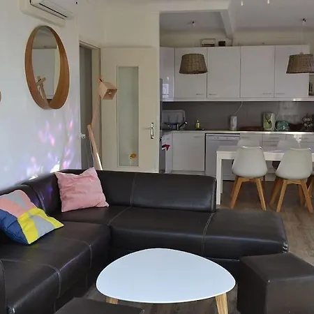 Face A La Avec Terrasse Et Jardin Willa Narbona