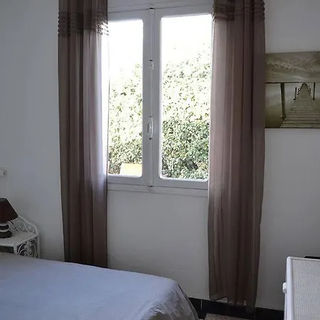 Face A La Avec Terrasse Et Jardin