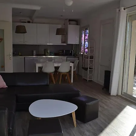 Villa Face A La Avec Terrasse Et Jardin *