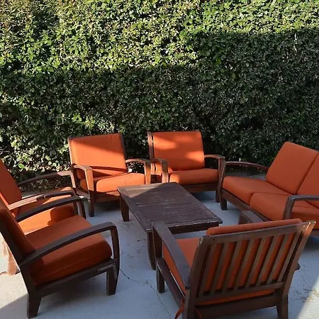 Face A La Avec Terrasse Et Jardin