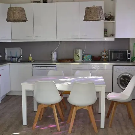 Villa Face A La Avec Terrasse Et Jardin *