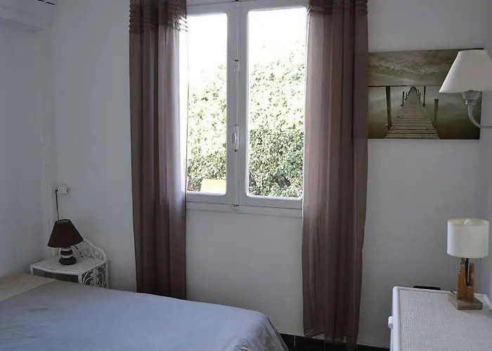 Face A La Avec Terrasse Et Jardin